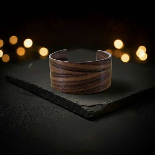 personnalisation, bijou unisexe, souvenir, Obraze émotion, fait à la main, canada, Québec , sublimation, cadeau.
Bracelet manchette personnalisé en bois fait à la main au Québec par Öbraze émotion, bijou unisexe avec option NFC